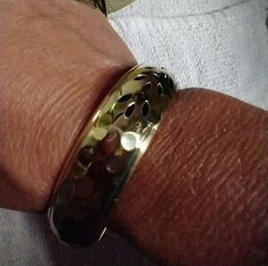 Brass half flower half hammered cut out bangle bracelet